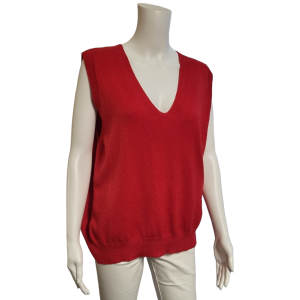 red v necked tank top